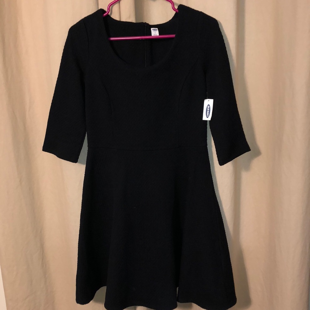*BNWT* black dress w/ flared bottom. Waist accent